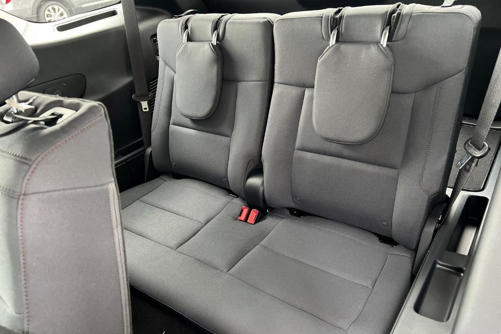 new 2025 Ford Explorer car, priced at $40,224