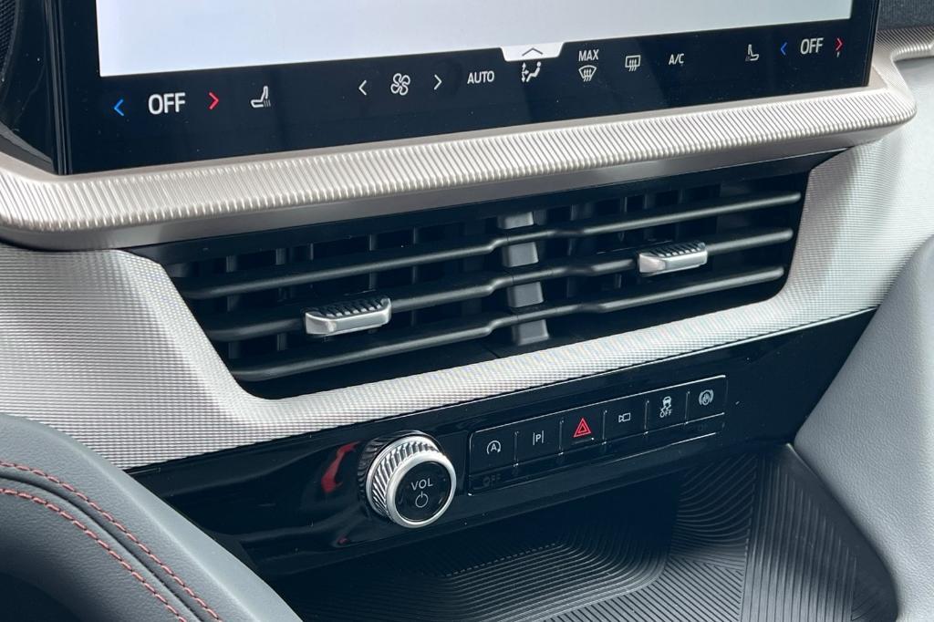 new 2025 Ford Explorer car, priced at $40,224