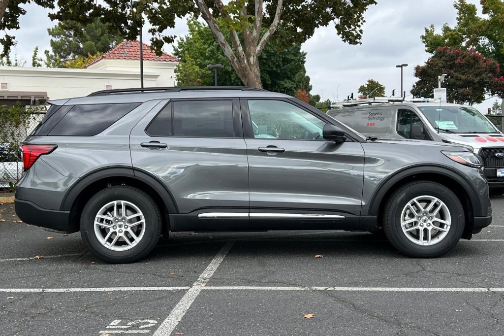new 2025 Ford Explorer car, priced at $40,224