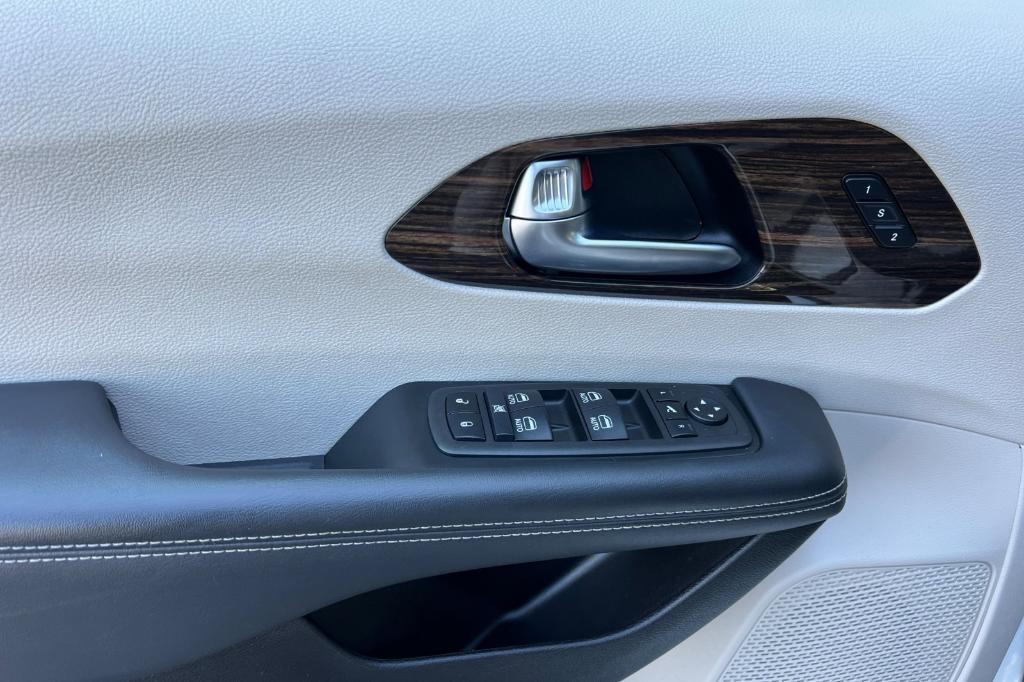 used 2023 Chrysler Pacifica car, priced at $28,595