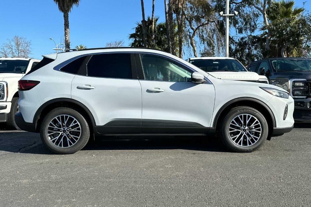 new 2025 Ford Escape car, priced at $40,425