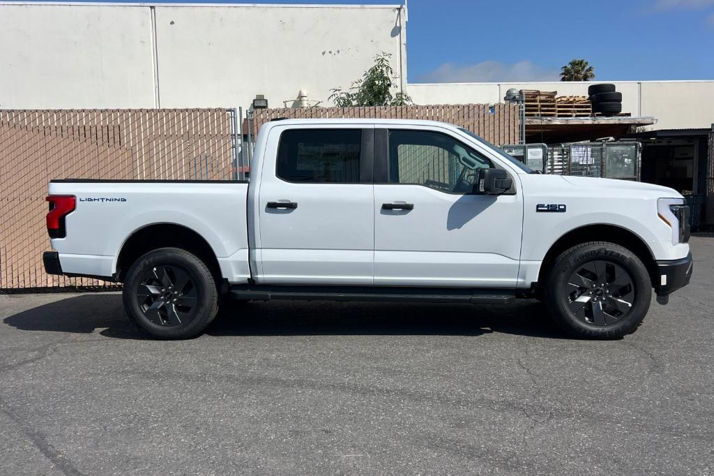 new 2024 Ford F-150 Lightning car