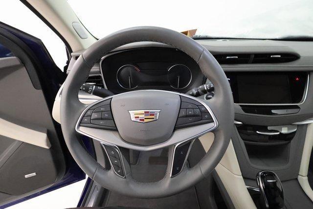 used 2025 Cadillac XT5 car, priced at $43,838