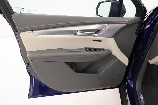 used 2025 Cadillac XT5 car, priced at $43,838