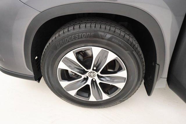 used 2022 Toyota Highlander car, priced at $33,765