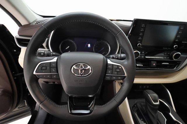 used 2020 Toyota Highlander Hybrid car, priced at $30,000
