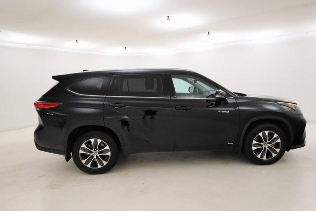 used 2020 Toyota Highlander Hybrid car, priced at $30,000