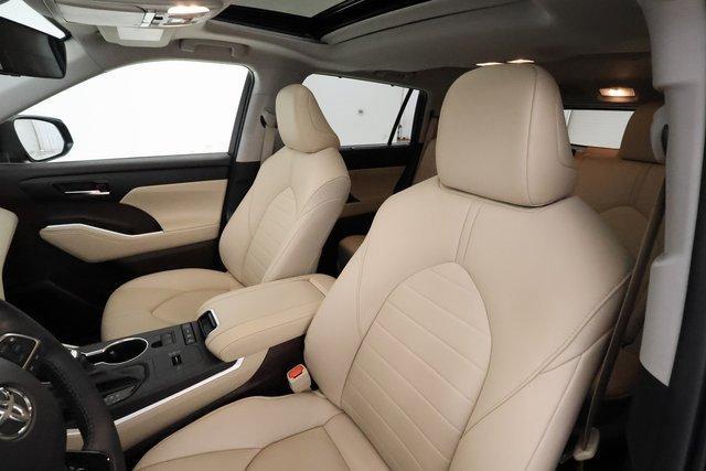 used 2020 Toyota Highlander Hybrid car, priced at $30,000
