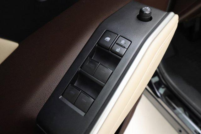 used 2020 Toyota Highlander Hybrid car, priced at $30,000