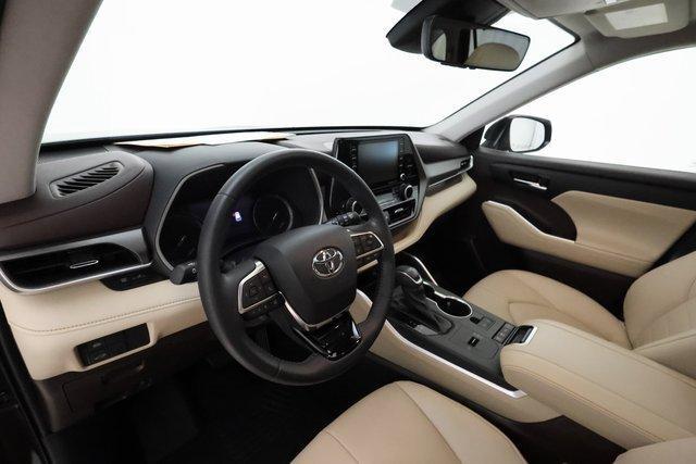 used 2020 Toyota Highlander Hybrid car, priced at $30,000