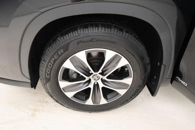 used 2020 Toyota Highlander Hybrid car, priced at $30,000
