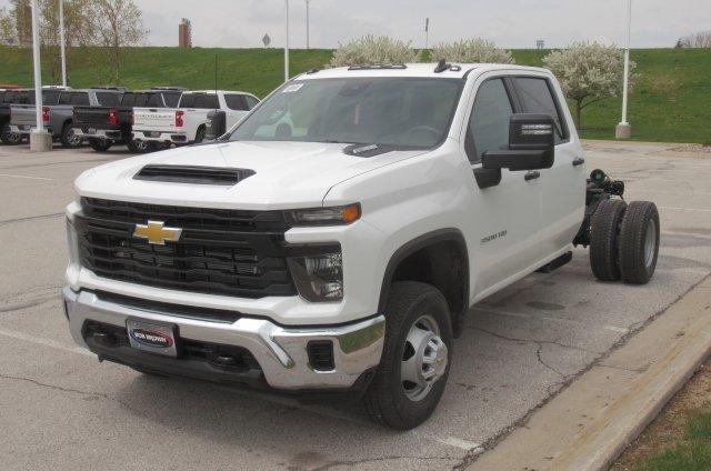 new 2025 Chevrolet Silverado 3500 car, priced at $64,900