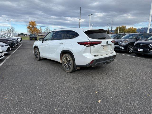 used 2022 Toyota Highlander car, priced at $32,990