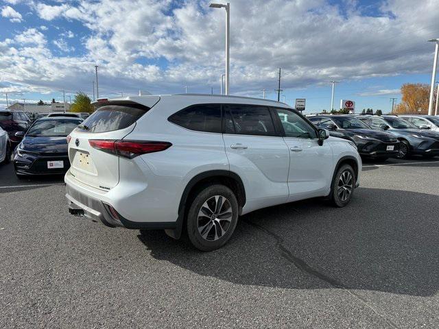 used 2022 Toyota Highlander car, priced at $32,990