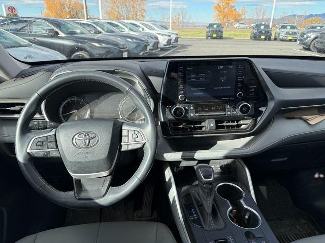 used 2022 Toyota Highlander car, priced at $32,990