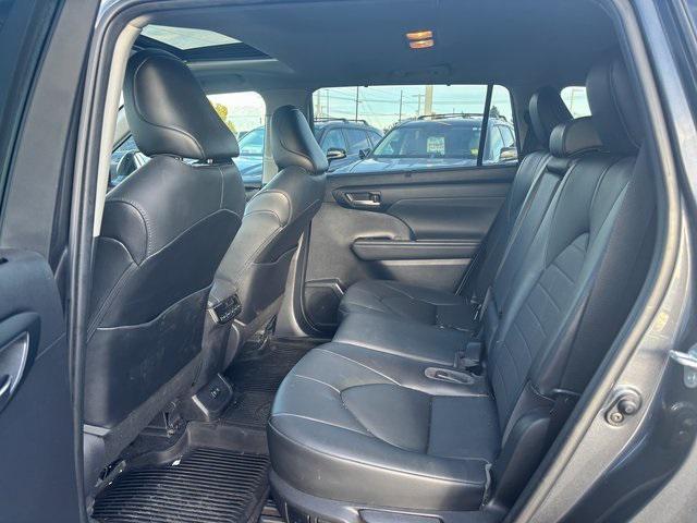 used 2021 Toyota Highlander car, priced at $29,990