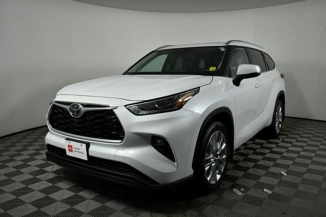 used 2022 Toyota Highlander car, priced at $42,990