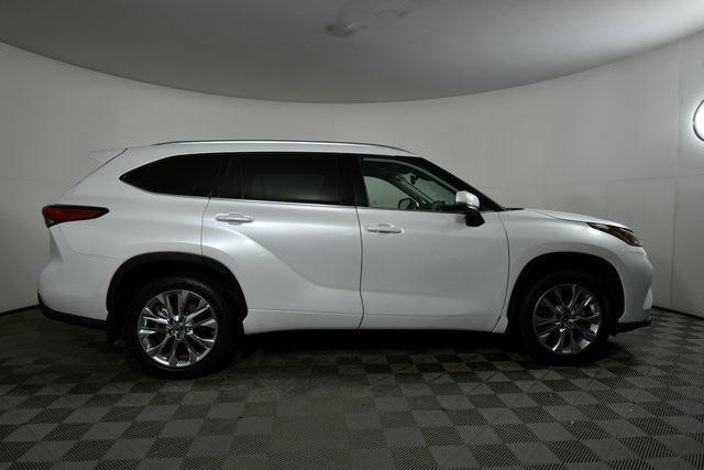 used 2022 Toyota Highlander car, priced at $42,990