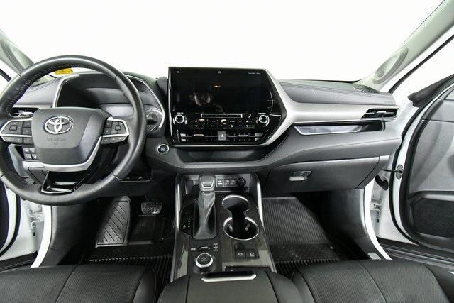 used 2022 Toyota Highlander car, priced at $42,990