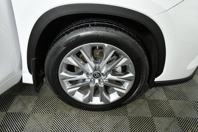 used 2022 Toyota Highlander car, priced at $42,990