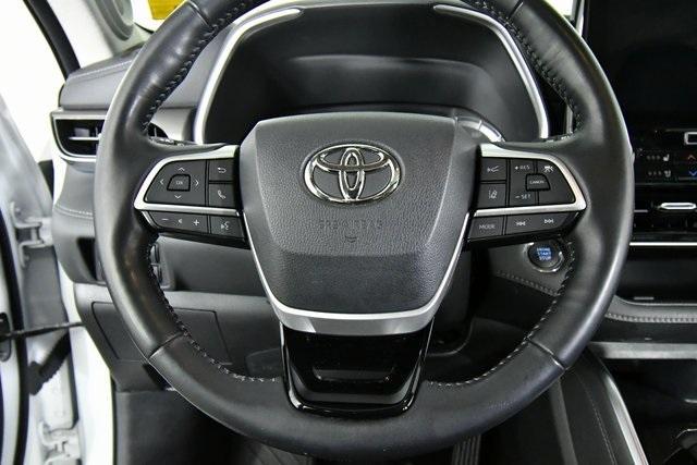 used 2022 Toyota Highlander car, priced at $42,990