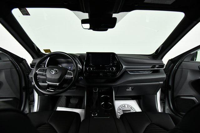 used 2022 Toyota Highlander car, priced at $38,490