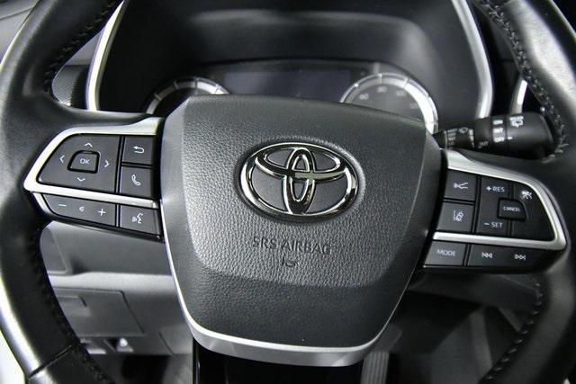 used 2022 Toyota Highlander car, priced at $38,490