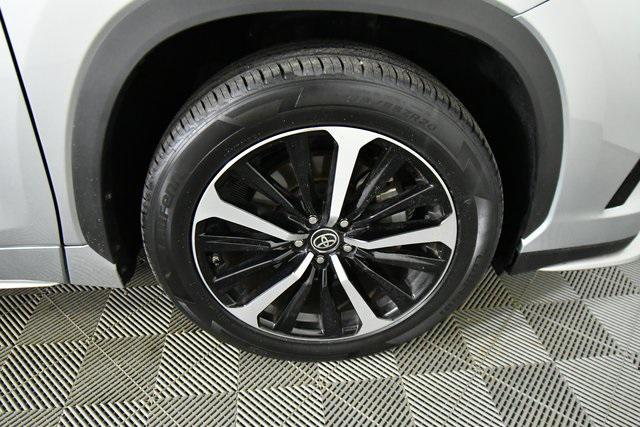 used 2022 Toyota Highlander car, priced at $38,490