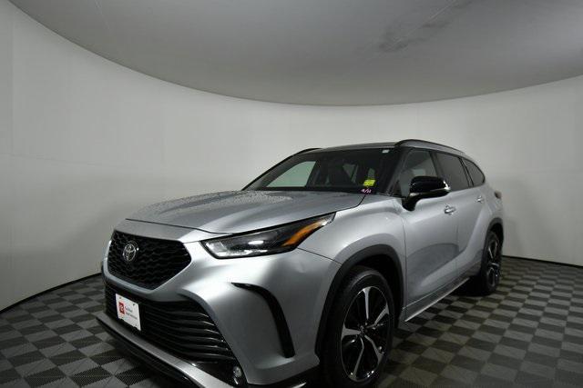 used 2022 Toyota Highlander car, priced at $38,490
