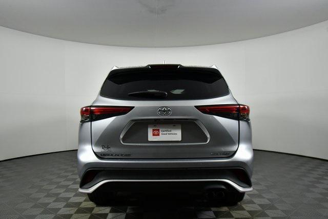 used 2022 Toyota Highlander car, priced at $38,490