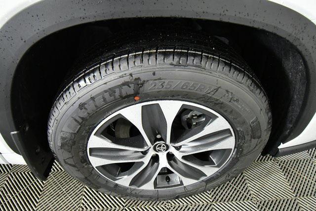 new 2025 Toyota Highlander car, priced at $46,118