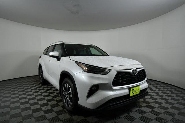 new 2025 Toyota Highlander car, priced at $46,118