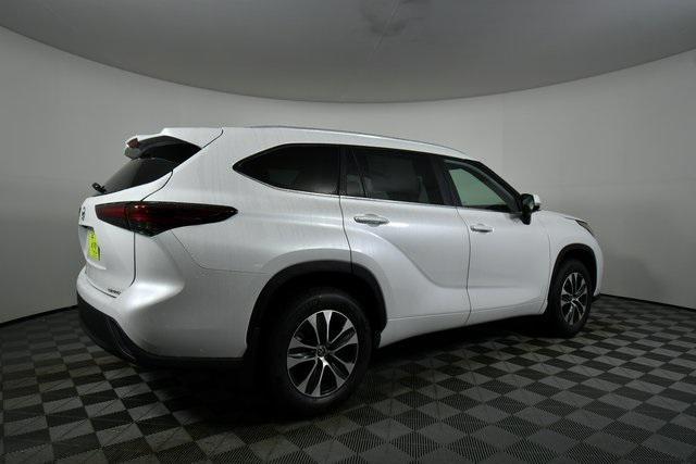 new 2025 Toyota Highlander car, priced at $46,118