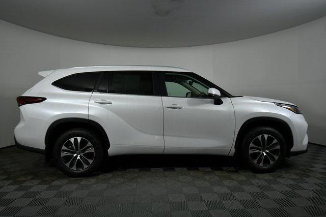 new 2025 Toyota Highlander car, priced at $46,118
