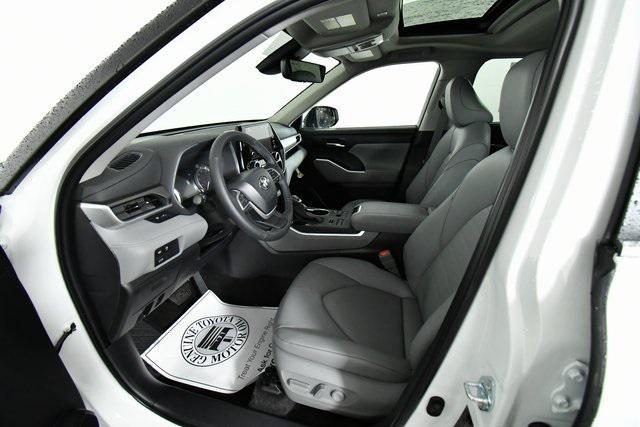 new 2025 Toyota Highlander car, priced at $46,118