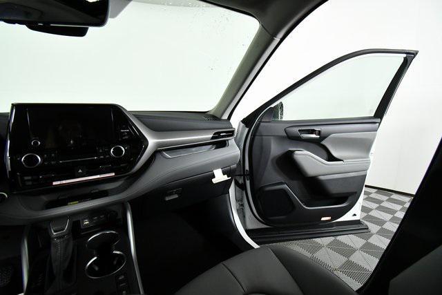 new 2025 Toyota Highlander car, priced at $46,118