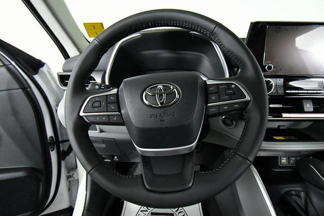 new 2025 Toyota Highlander car, priced at $46,118
