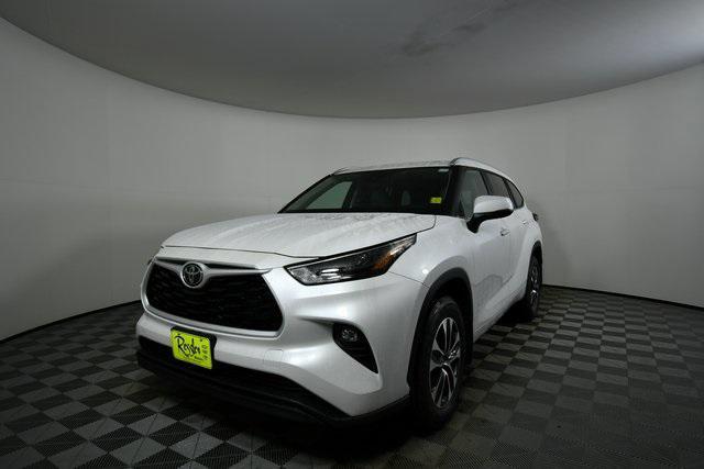 new 2025 Toyota Highlander car, priced at $46,118