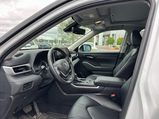 used 2024 Toyota Highlander car, priced at $42,990