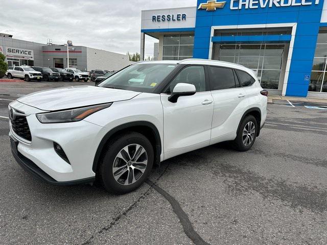 used 2024 Toyota Highlander car, priced at $42,990