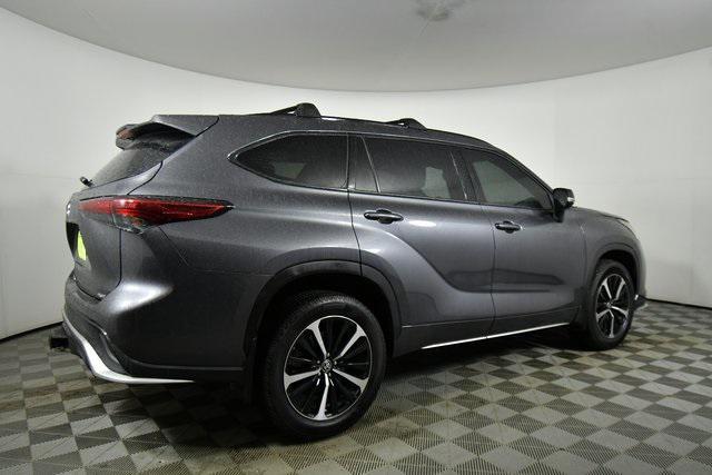 used 2021 Toyota Highlander car, priced at $30,992