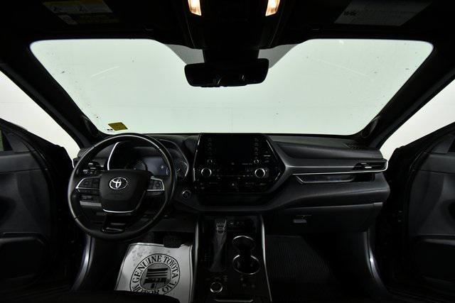 used 2021 Toyota Highlander car, priced at $30,992