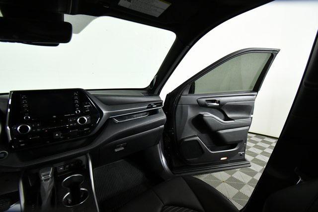 used 2021 Toyota Highlander car, priced at $30,992