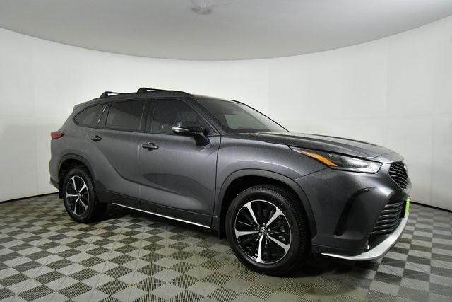 used 2021 Toyota Highlander car, priced at $30,992
