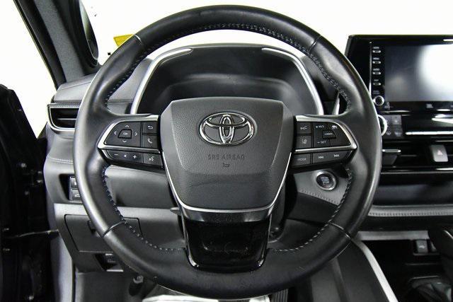 used 2021 Toyota Highlander car, priced at $30,992