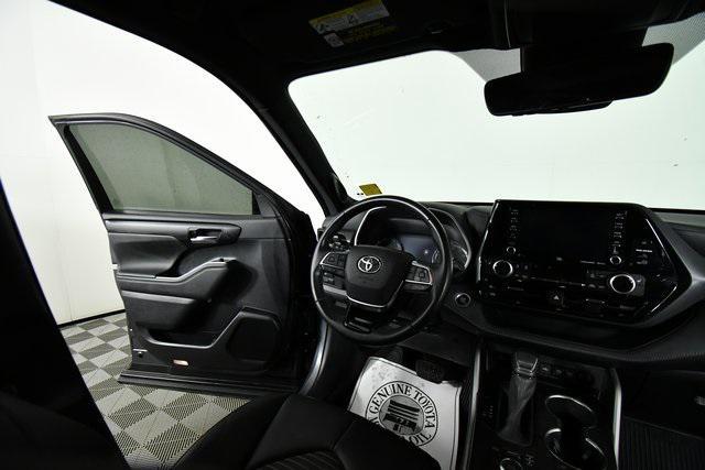 used 2021 Toyota Highlander car, priced at $30,992