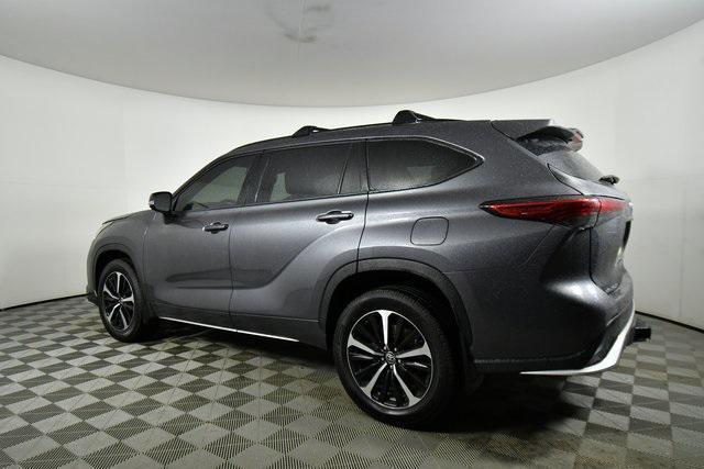 used 2021 Toyota Highlander car, priced at $30,992