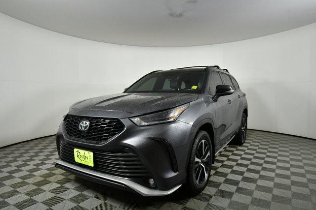 used 2021 Toyota Highlander car, priced at $30,992