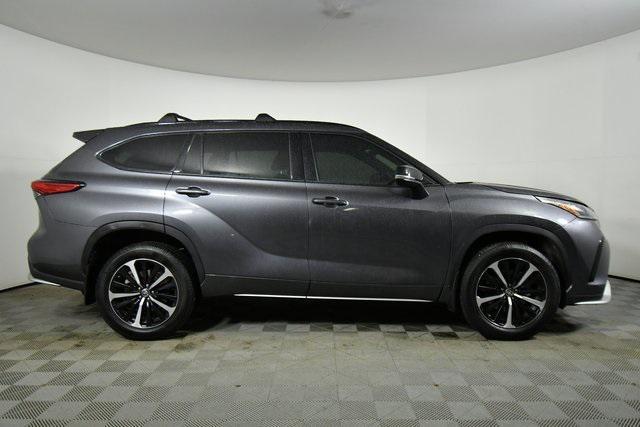 used 2021 Toyota Highlander car, priced at $30,992