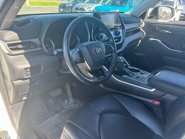 used 2021 Toyota Highlander car, priced at $31,490